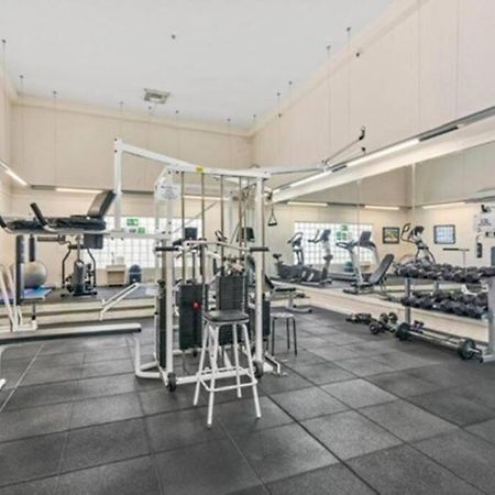 Fabulous Sea Views In The Heart Of Surfers Appartement Gold Coast Buitenkant foto