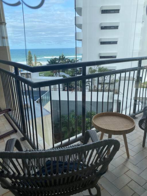 Fabulous Sea Views In The Heart Of Surfers Appartement Gold Coast Buitenkant foto