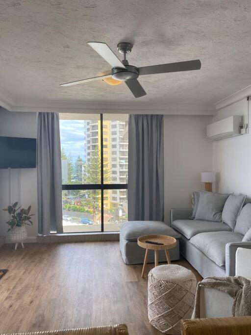 Fabulous Sea Views In The Heart Of Surfers Appartement Gold Coast Buitenkant foto