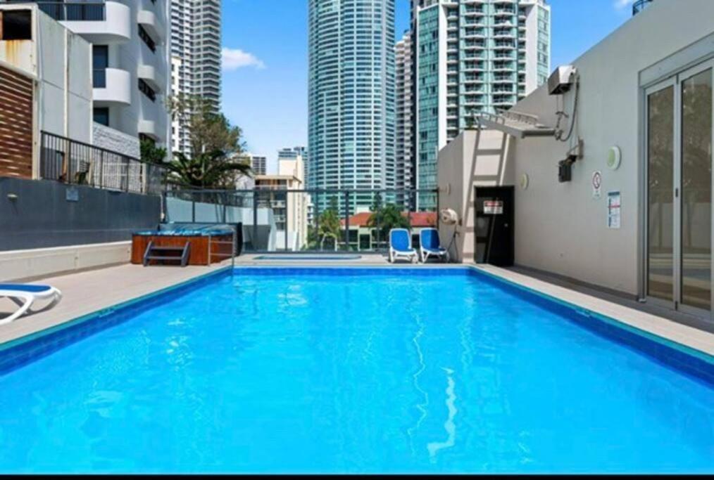 Fabulous Sea Views In The Heart Of Surfers Appartement Gold Coast Buitenkant foto