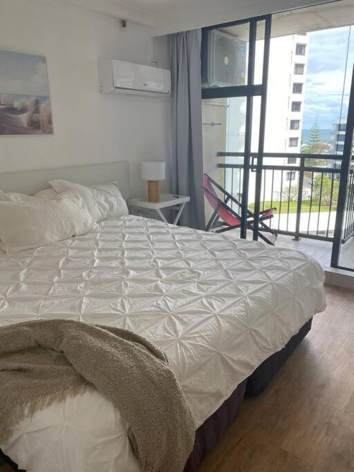 Fabulous Sea Views In The Heart Of Surfers Appartement Gold Coast Buitenkant foto