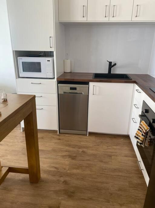 Fabulous Sea Views In The Heart Of Surfers Appartement Gold Coast Buitenkant foto