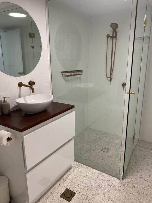 Fabulous Sea Views In The Heart Of Surfers Appartement Gold Coast Buitenkant foto