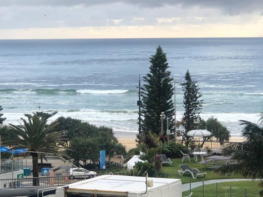 Fabulous Sea Views In The Heart Of Surfers Appartement Gold Coast Buitenkant foto